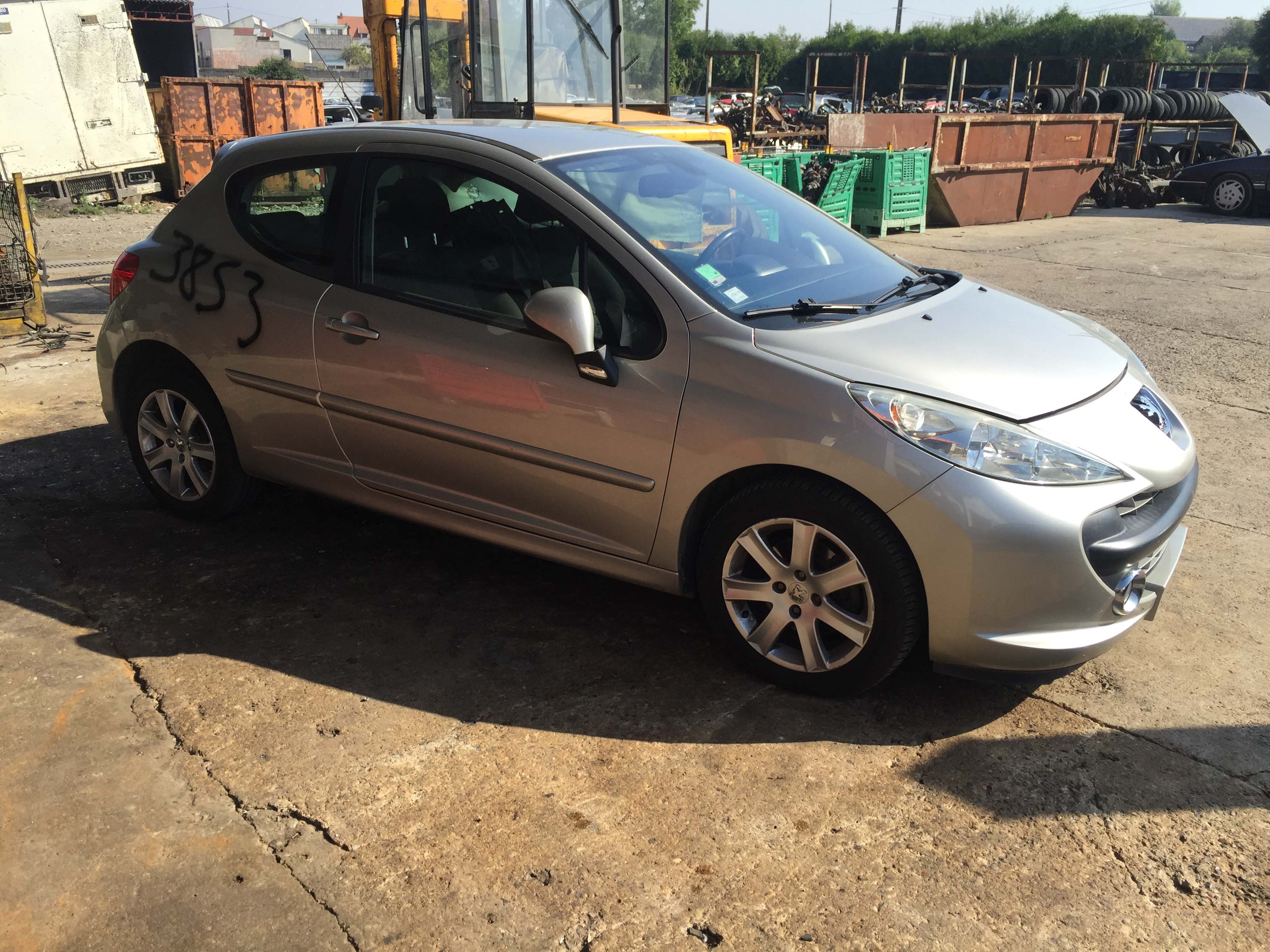 voiture grise peugeot