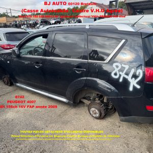 Véhicule mis en destruction pour pièces détachées 8742